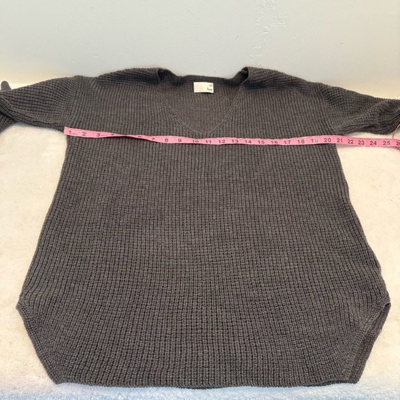 Aritzia Wilfred Free 100% Merino Wool V-Neck Sweater  Waffle Knit SZ M - Picture 11 of 12